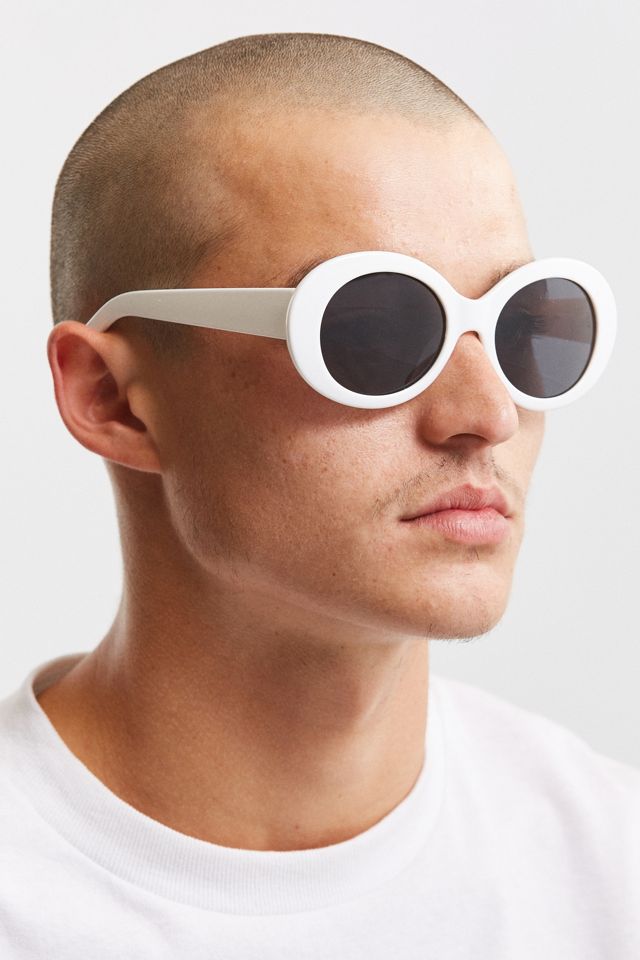 UO White Plastic Oval Sunglasses | Urban Outfitters display picture 2