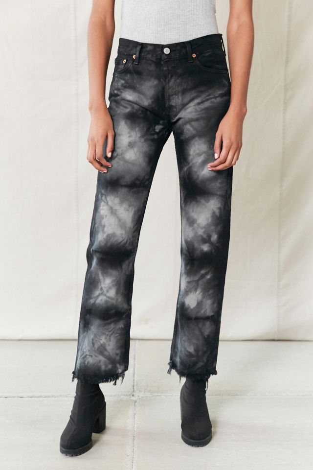 Vintage Levi's Tie-Dyed Frayed Jean | Urban Outfitters