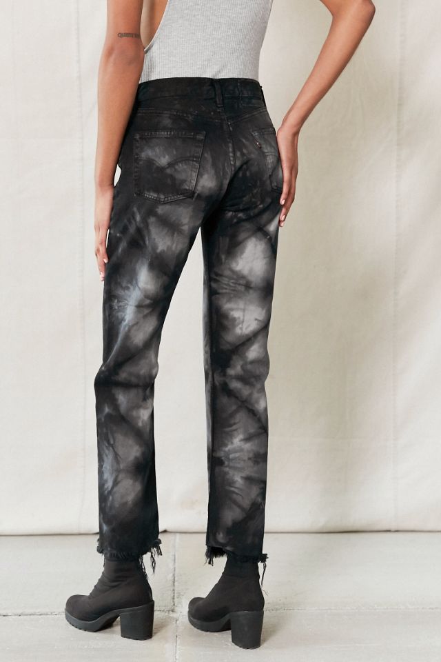 Vintage Levi's Tie-Dyed Frayed Jean | Urban Outfitters
