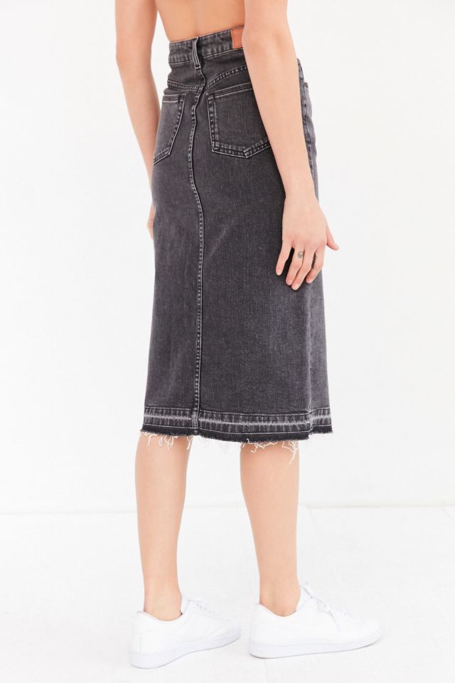 Jupe crayon mi-longue en denim à ourlet effiloché BDG #1