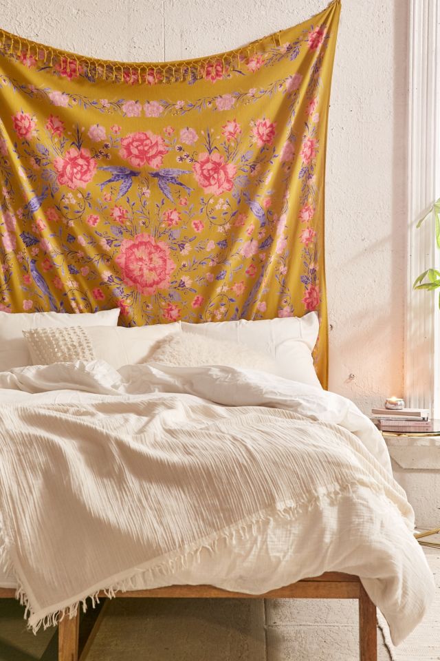 Urban outfitters 2025 yellow tapestry