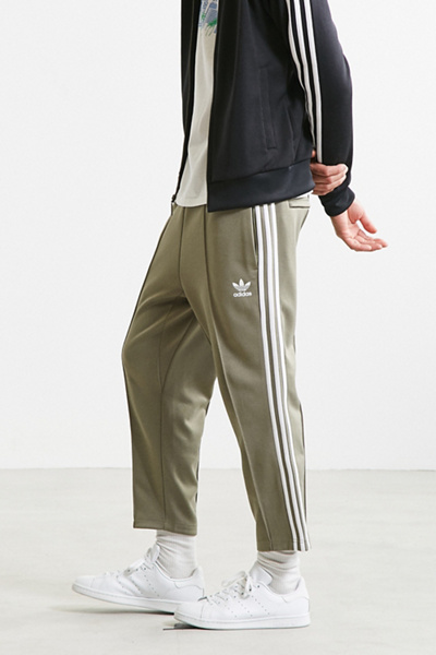 adidas Superstar Relaxed Cropped Track Pant | Urban Outfitters