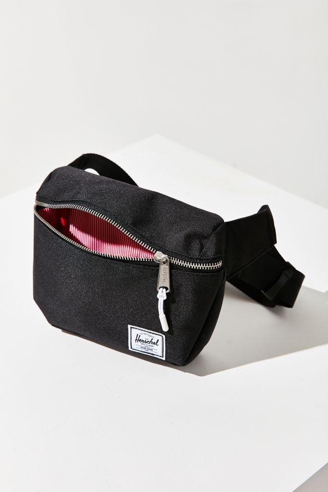 Herschel fanny pack store urban outfitters