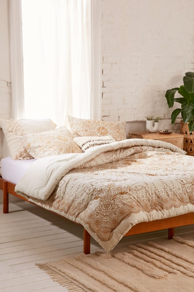 Amalie Medallion Comforter | Urban Outfitters