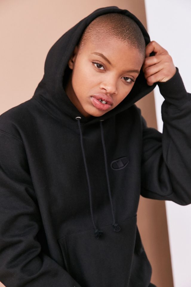 Urban outfitters 2025 black champion hoodie