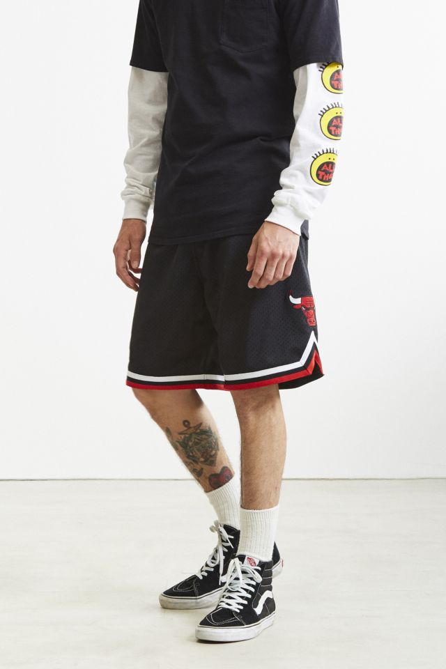 Mitchell & Ness Chicago Bulls Heritage Woven Shorts – DTLR