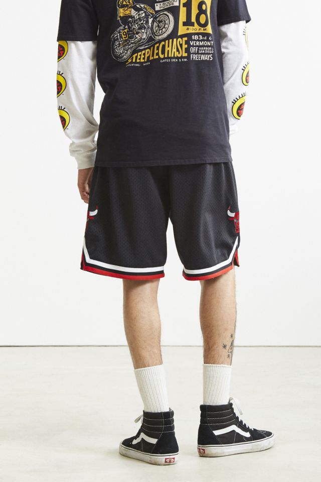 Mitchell & Ness Chicago Bulls Heritage Woven Shorts – DTLR