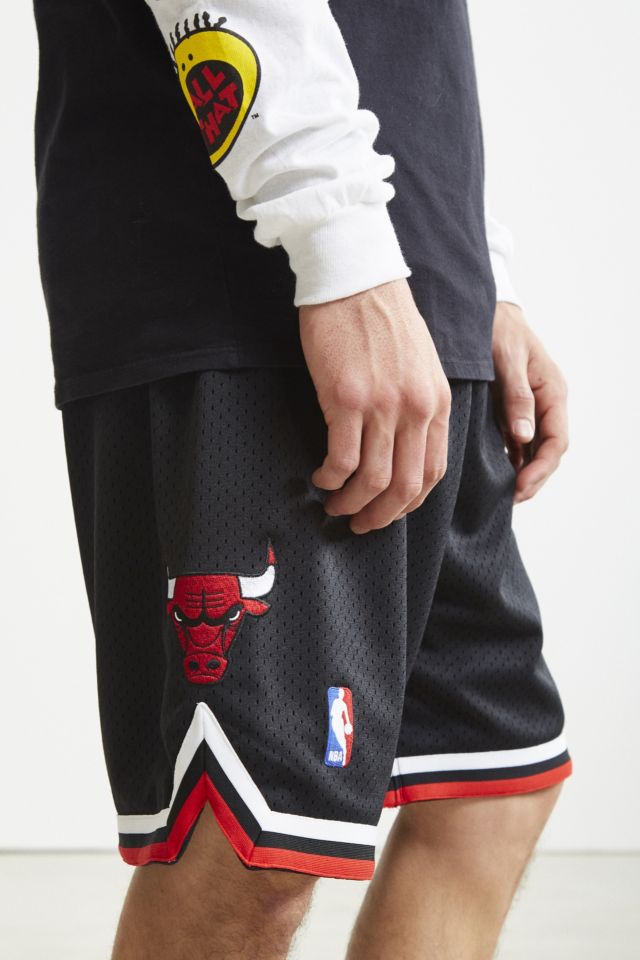 Mitchell & Ness Chicago Bulls Heritage Woven Shorts – DTLR