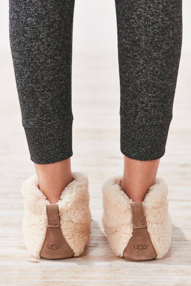 Ugg amary fuzzy discount slippers