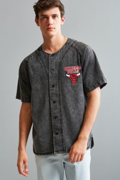 Starter Black Label + UO NBA Chicago Bulls Denim Baseball Shirt