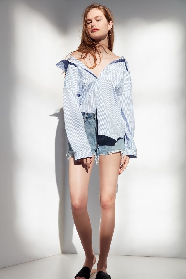 Blouse à boutons à épaules dégagées Jovonna London #2