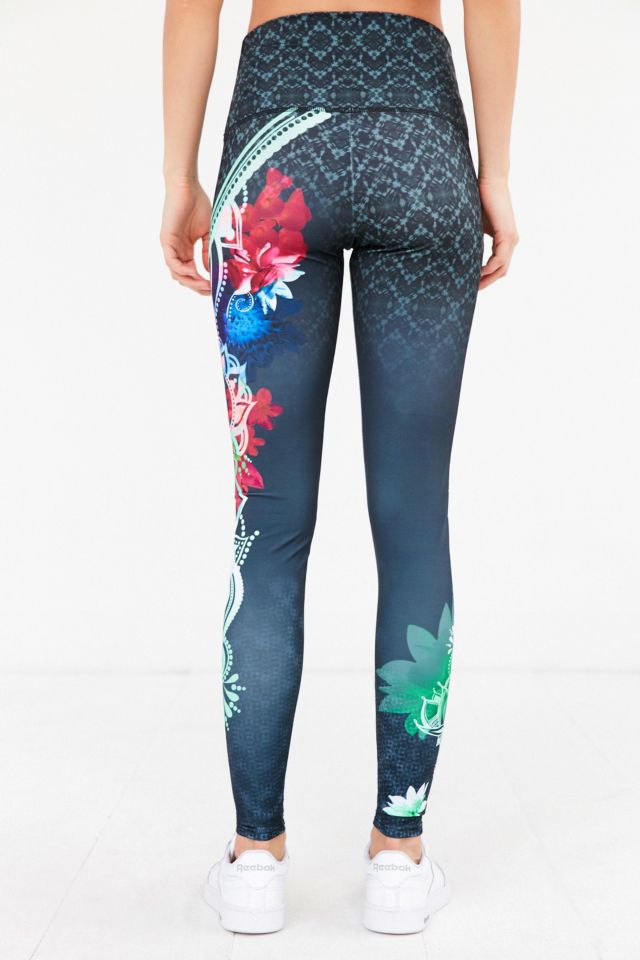 Onzie High-Waisted Graphic Legging | Urban Outfitters