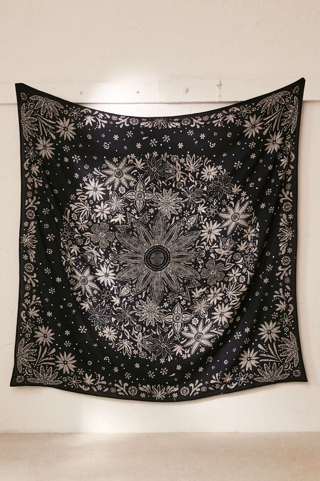 Ioana Daisy Medallion Tapestry #1