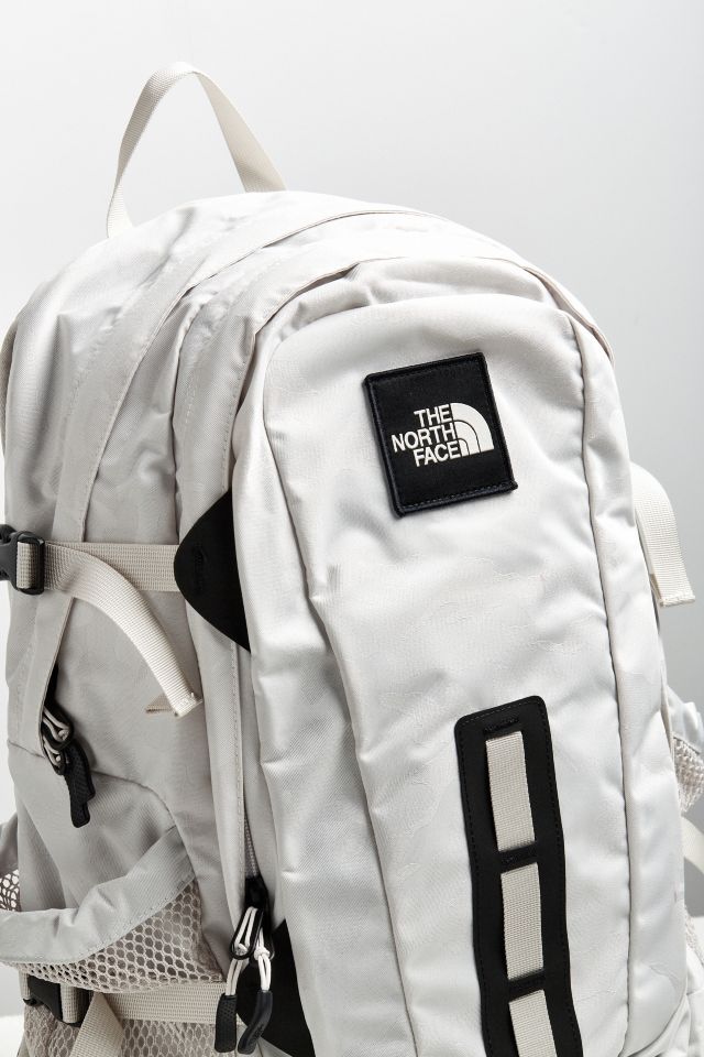 THE NORTH FACE HOT SHOT BACKPACK NM2DN52B OFF_WHITE 28L UNISEX SIZE