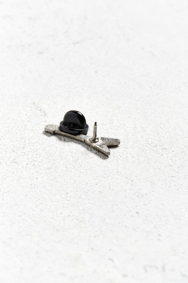 UO Flying V Guitar Pin #1