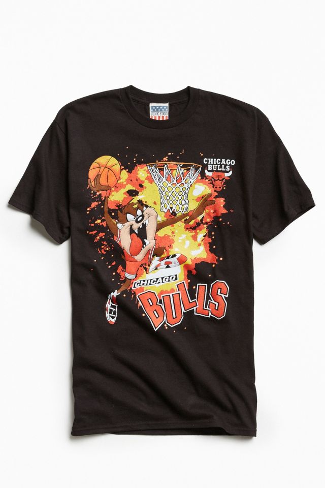 Junk Food Looney Tunes Chicago Bulls Tee | Urban Outfitters