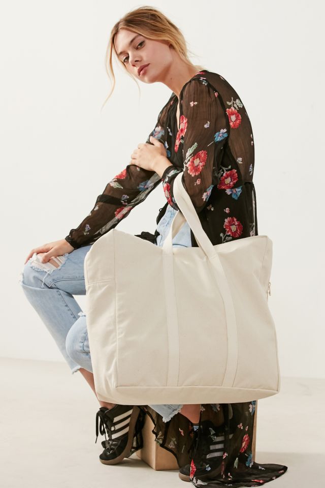 urban outfitters weekend bag