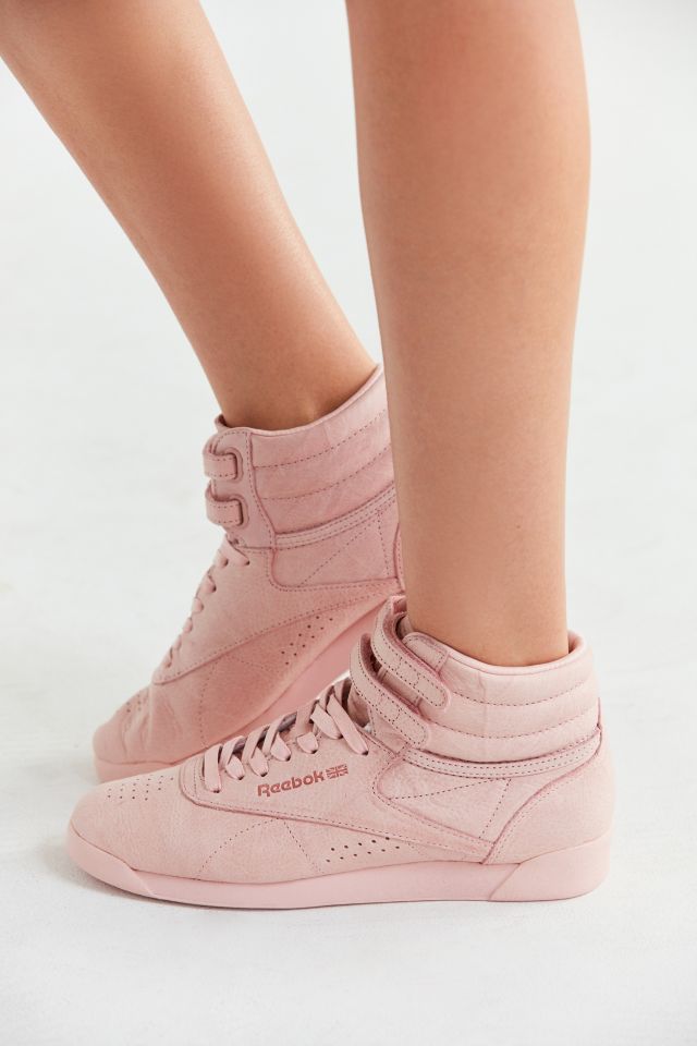 canvas Verst Knuppel Reebok Freestyle Hi FBT Sneaker | Urban Outfitters