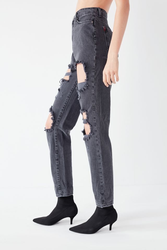 【DISCERNMENT】Destroyed Vintage Black Denim DistressedJeans_front_white.