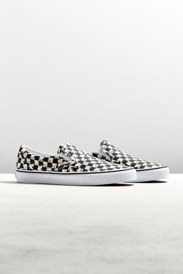Høne Troende auktion Vans X Peanuts Classic Slip-On Snoopy Checkerboard Sneaker | Urban  Outfitters