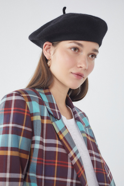 Felt Beret | Urban Outfitters display picture 3