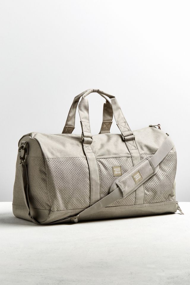 Herschel duffle 2025 bag urban outfitters