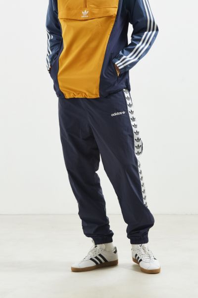 entiteit Regelmatig zoom adidas TNT Taped Wind Pant | Urban Outfitters