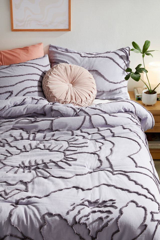 Margot Tufted Floral Comforter Urban Outfitters