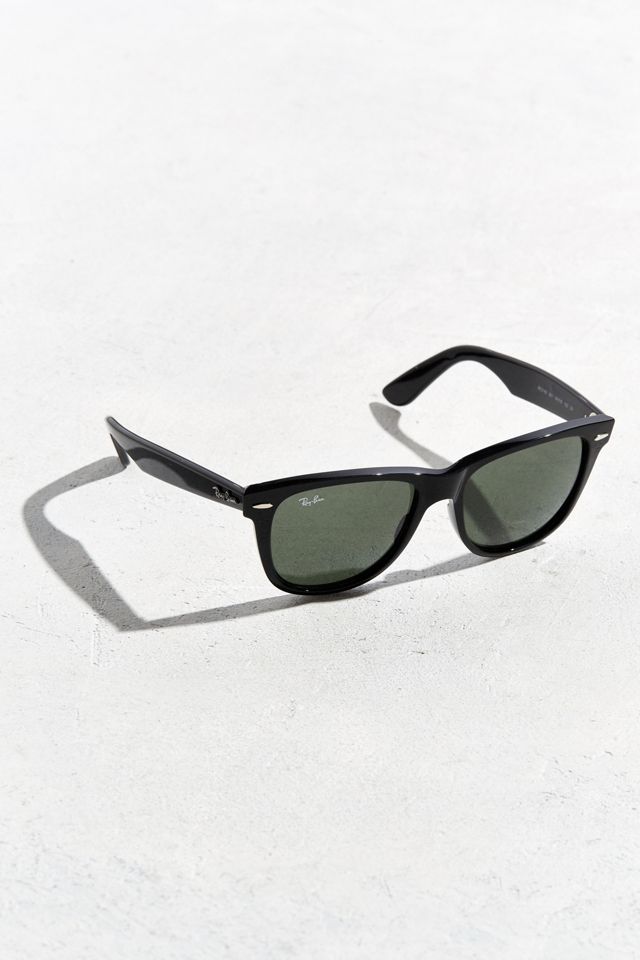 Ray-Ban Classic Black Wayfarer Sunglasses | Urban Outfitters