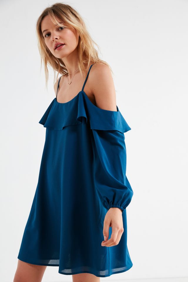 Robe à épaules dégagées et encolure à volants UO #4