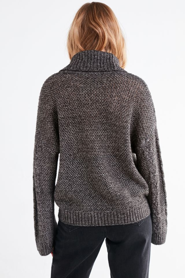 UO - Chandail en tricot torsadé à découpe #1