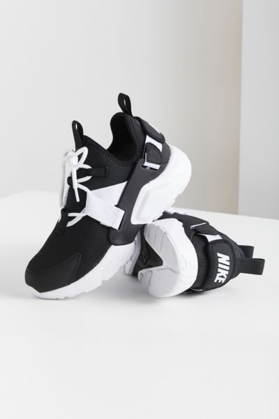 Nike air huarache city low hot sale on feet