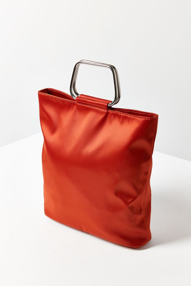 Pochette en satin à poignée anneau #1