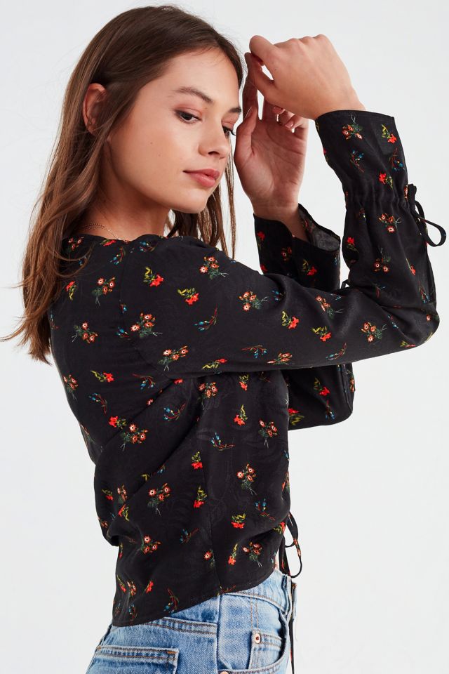 UO - Blouse fleurie à encolure en V profonde et cintrée #2