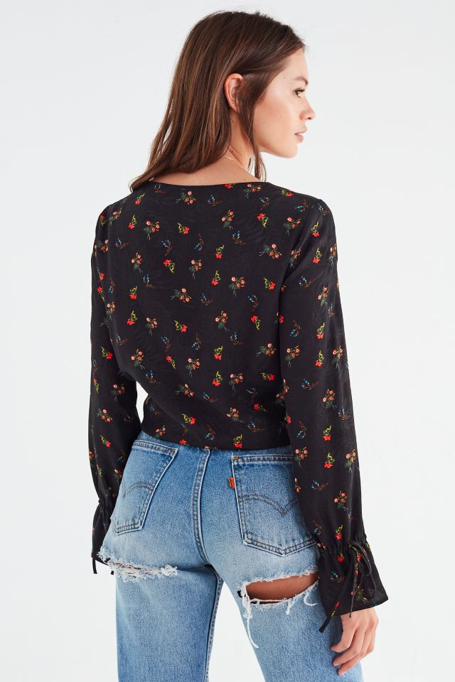 UO - Blouse fleurie à encolure en V profonde et cintrée #3