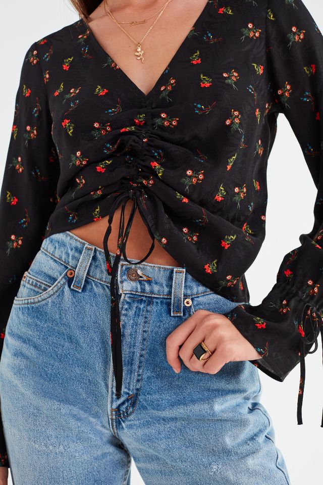 UO - Blouse fleurie à encolure en V profonde et cintrée #4