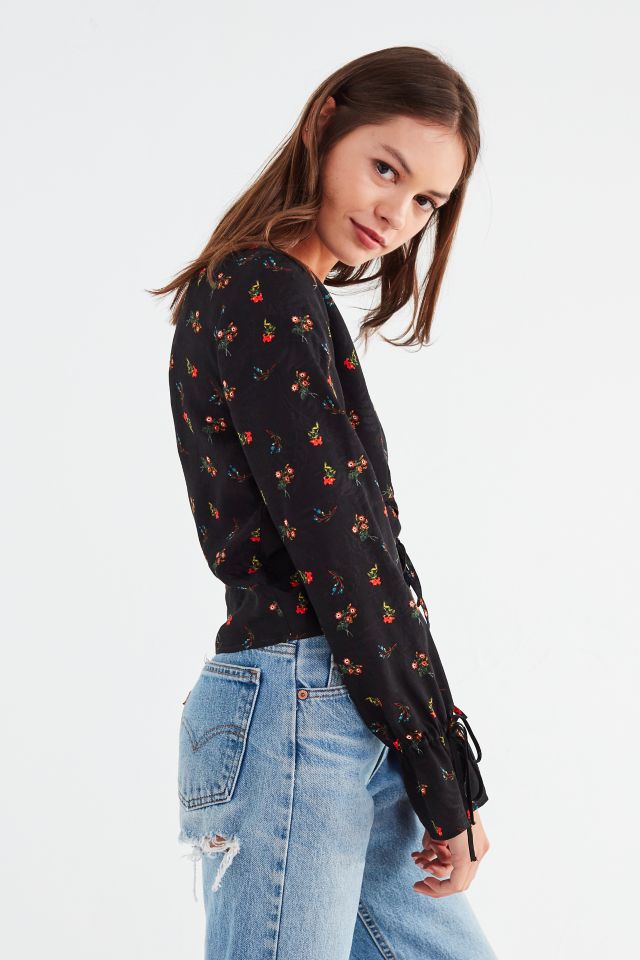 UO - Blouse fleurie à encolure en V profonde et cintrée #5