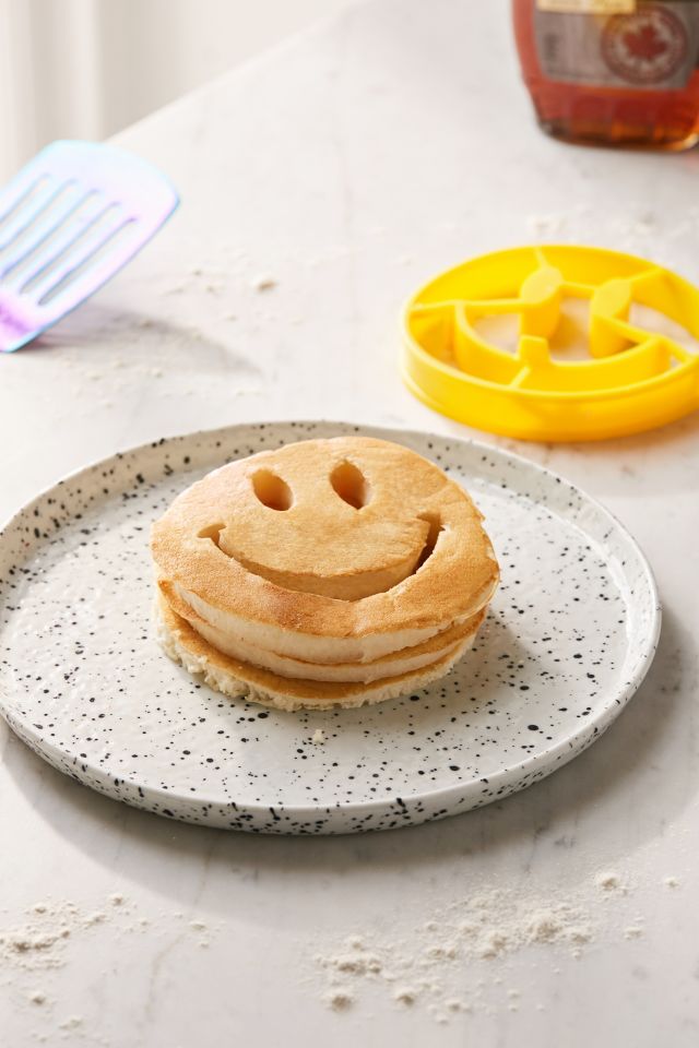 Smiley Pancake + Egg Mold | Urban Outfitters