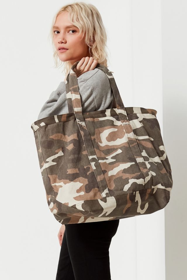 Herschel shop camo tote