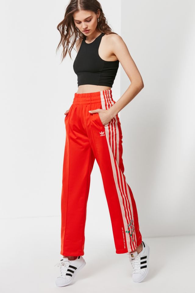 Conquistador lino Cuyo adidas Originals Embroidered Floral Track Pant | Urban Outfitters