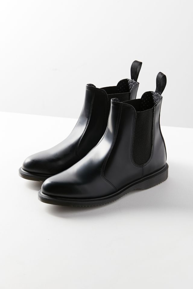 Dr martens clearance flora smooth black