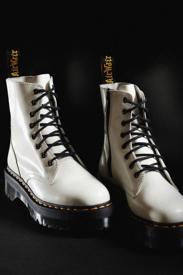 White doc martens store urban outfitters