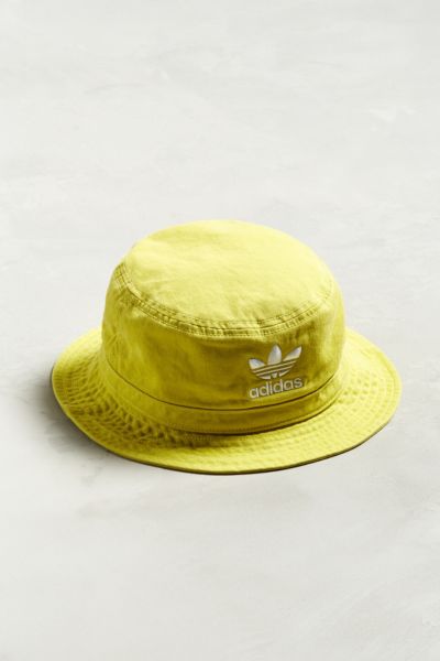 Adidas bucket best sale hat urban outfitters