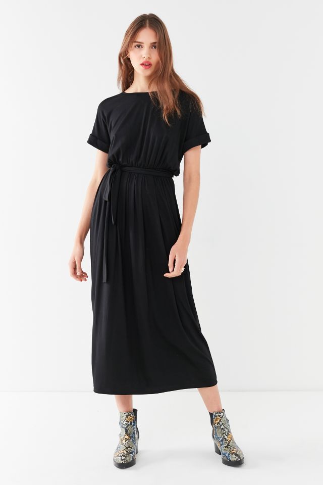 Robe t-shirt longue à ceinture UO
