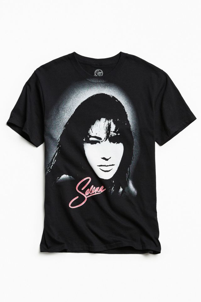 Selena Tee