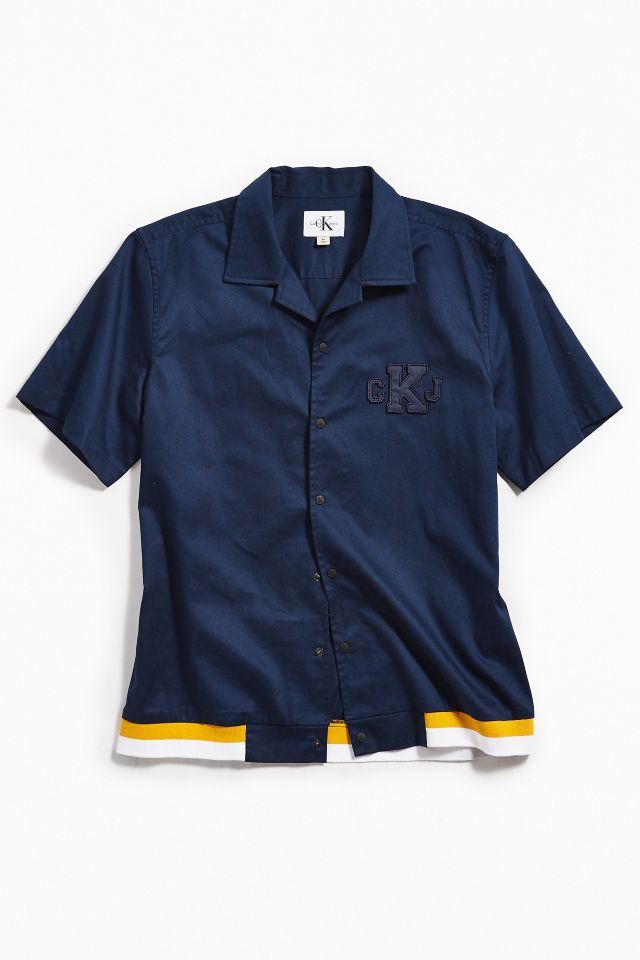 Chemise boutonnée à manches courtes avec ourlet en tricot côtelé Calvin Klein. #1