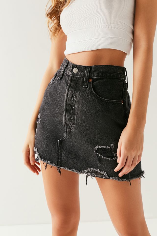 Levi’s Deconstructed Denim Mini Skirt – Gimme Danger | Urban Outfitters