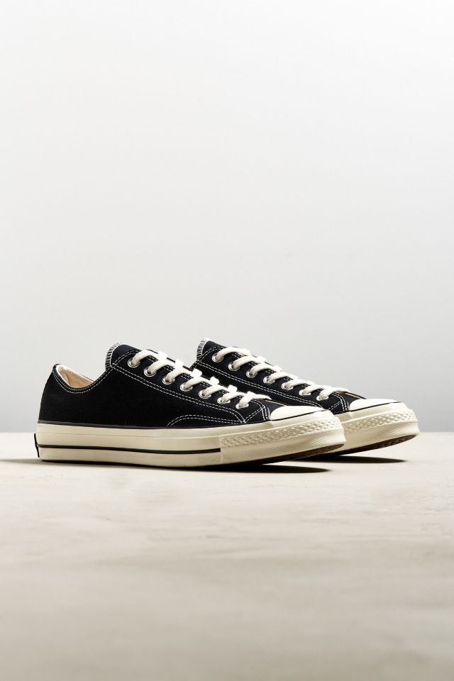 Converse chuck taylor 2025 core low top sneakers