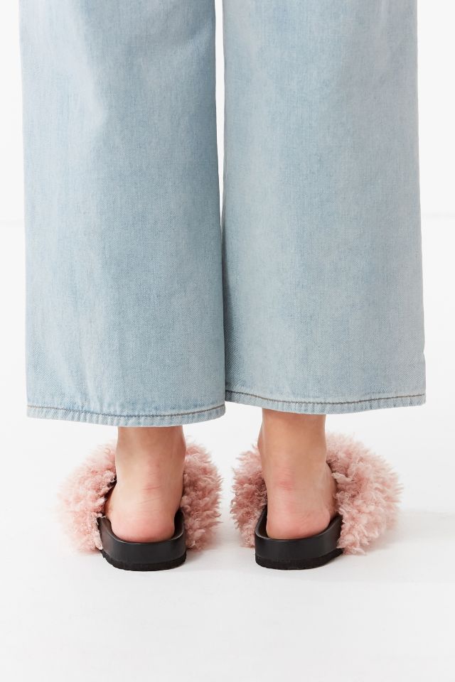 Urban outfitters best sale fuzzy slides