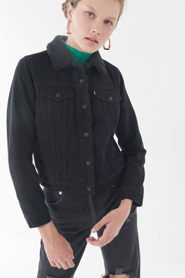 Levi’s Denim Sherpa Trucker Jacket | Urban Outfitters